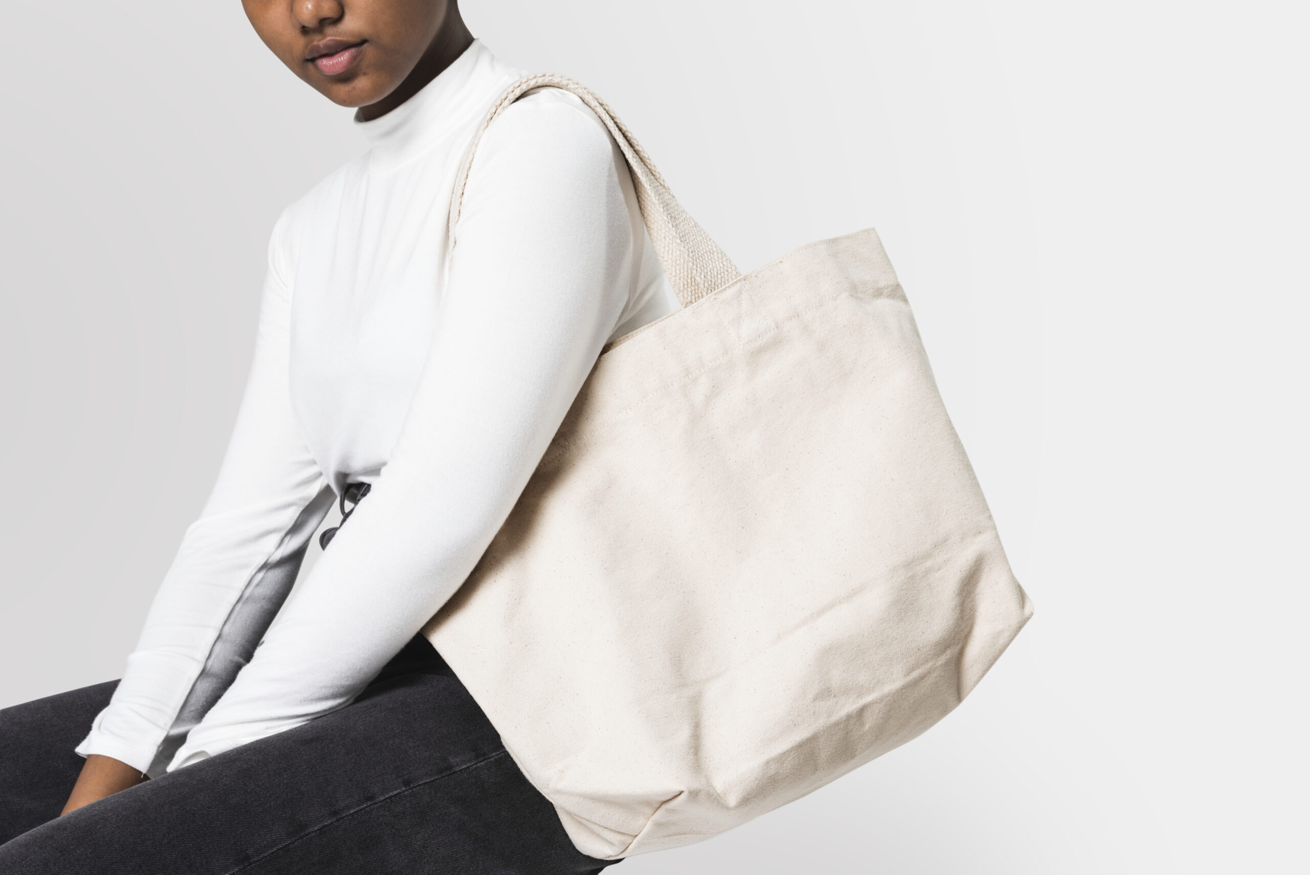 woman with white tote bag